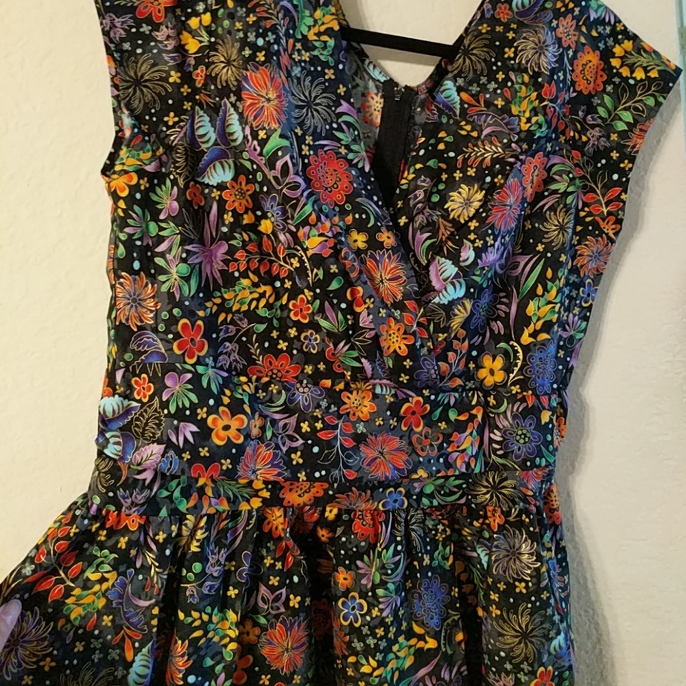 Retrolicious nwot vibrant gold floral print dress